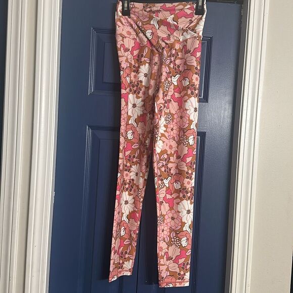 Offline by Aerie High Waisted Crossover Leggings Pink Floral Print Size M - Picture 2 of 6